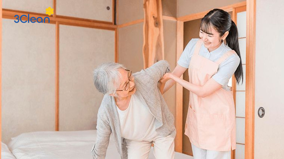 Bật mí 8 lưu ý khi chọn giúp việc chăm sóc người già trong gia đình Lưu ý chọn người giúp việc chăm sóc người già có khả năng lắng nghe và giao tiếp tốt