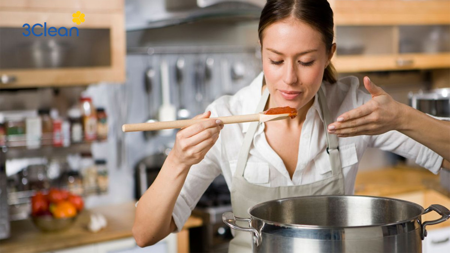 Bật mí 8 lưu ý khi chọn giúp việc chăm sóc người già trong gia đình Nên chọn người có khả năng nấu nướng tố để làm giúp việc chăm sóc người già