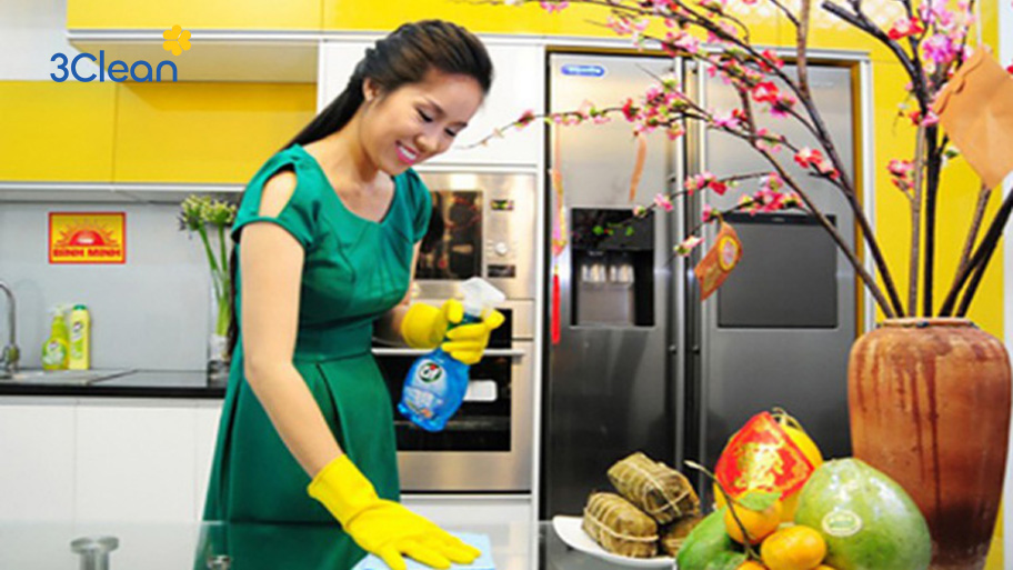 Giúp việc và tầm quan trọng của người giúp việc với các gia đình Trong các dịp lễ Tết người giúp việc cùng chủ nhà dọn dẹp ngày đồ đạc