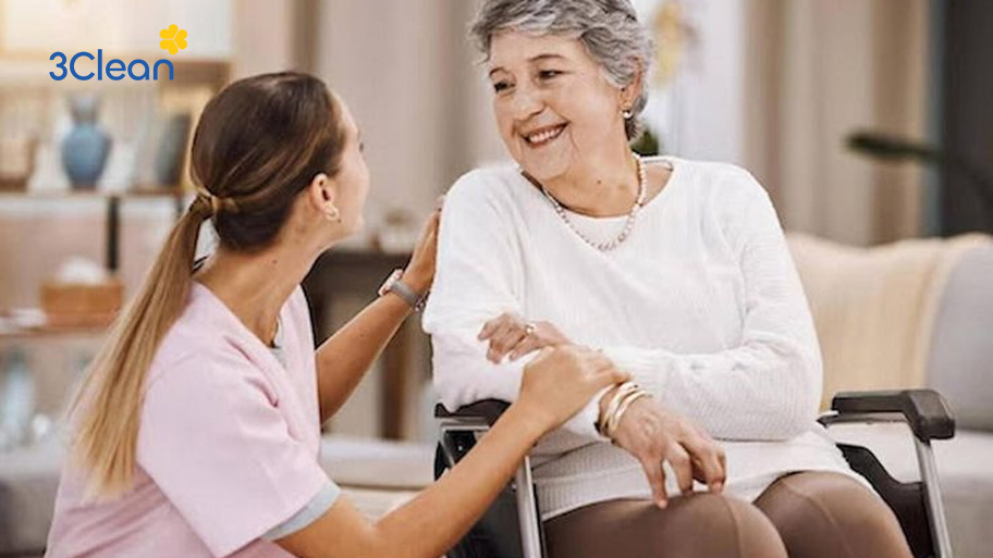 Bật mí 8 lưu ý khi chọn giúp việc chăm sóc người già trong gia đình Ưu tiên người giúp việc cho người già có khả năng xử lý tình huống nhanh chóng trong trường hợp khẩn cấp