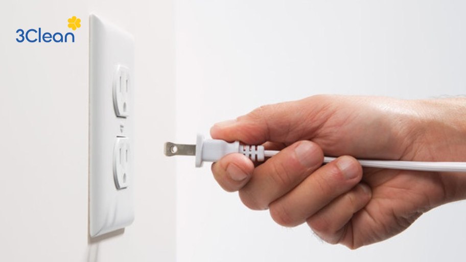Bước 1: Ngắt nguồn điện quạt trần