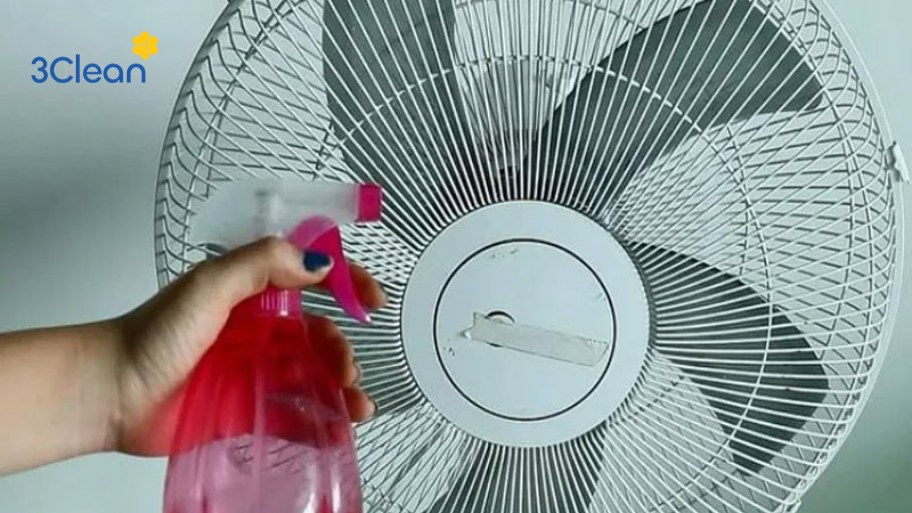 Bước 2: Vệ sinh cánh quạt