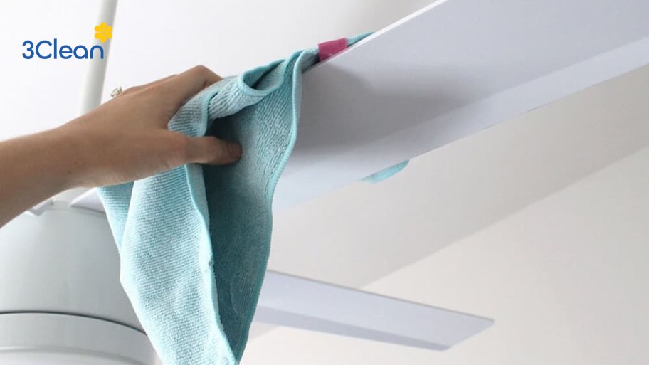 Bước 5: Làm sạch phần thân và lồng quạt trần
