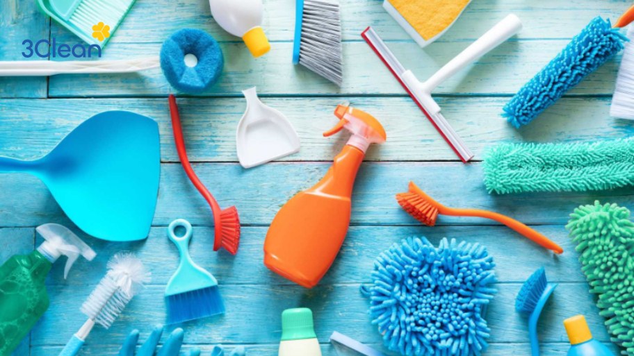 Chuẩn bị dụng cụ để vệ sinh cửa nhựa