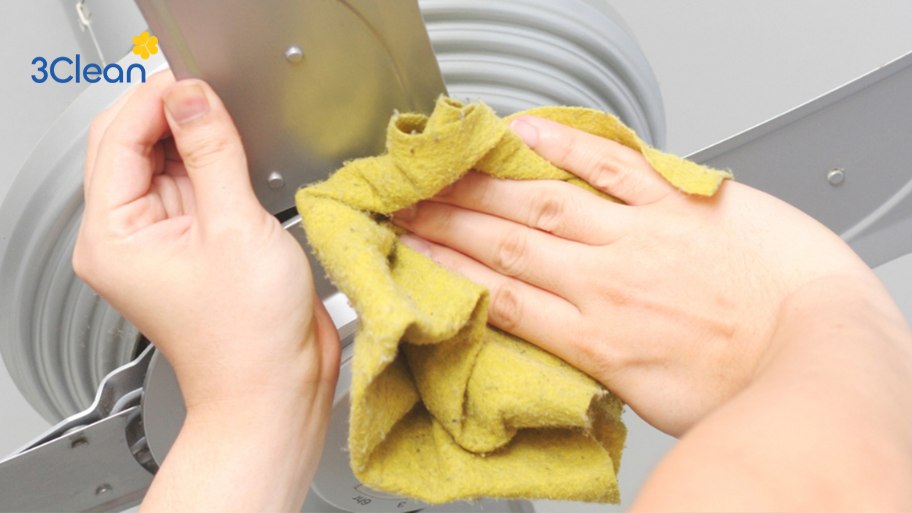 Kiểm tra và siết chặt ốc vít quạt trần