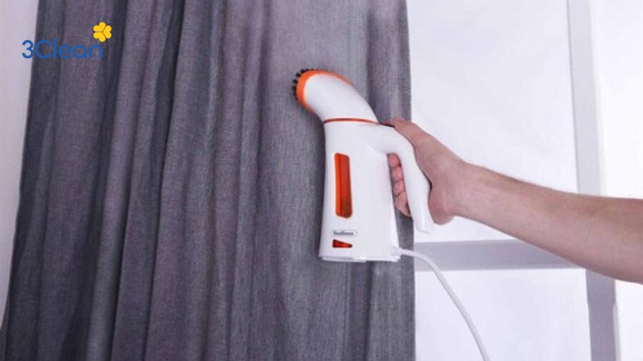 Hướng dẫn 10 cách vệ sinh rèm cửa hiệu quả cho từng chất liệu Làm sạch rèm vải bằng máy hơi nước