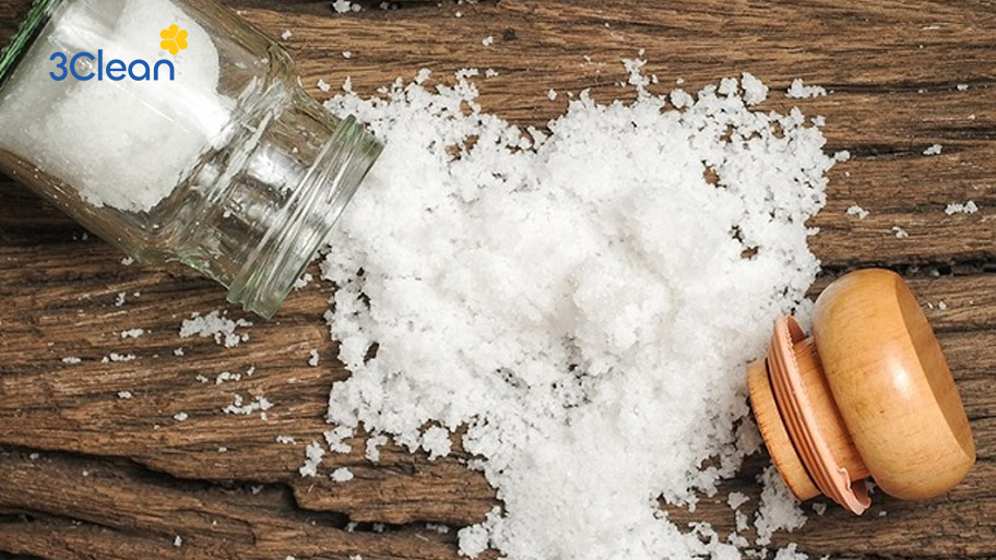Mẹo lau cửa kính bằng muối không chỉ an toàn mà còn tự nhiên