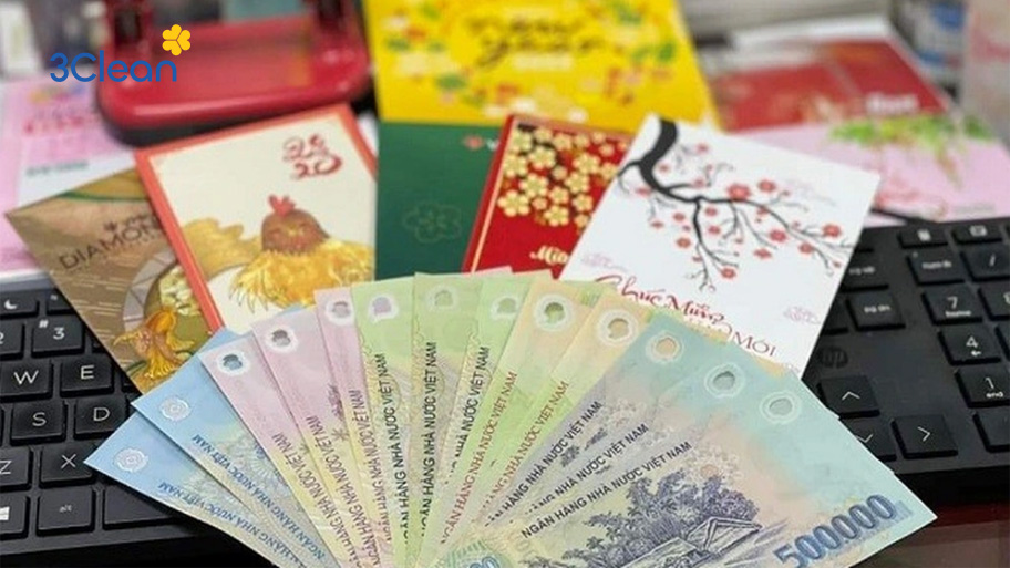 Giúp việc có lương tháng 13 không? Lưu ý các thông tin cần thiết Lương tháng 13 thường là một khoản tiền thưởng được chi trả vào cuối năm hoặc Tết Nguyên đán