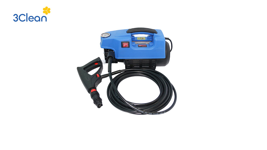 Khám phá 15 dụng cụ vệ sinh nhà cửa cần thiết với mọi gia đình Máy rửa xe dùng áp lực nước mạnh để loại bỏ nhanh bụi bẩn và bùn đất trên xe và các bề mặt ngoài trời.