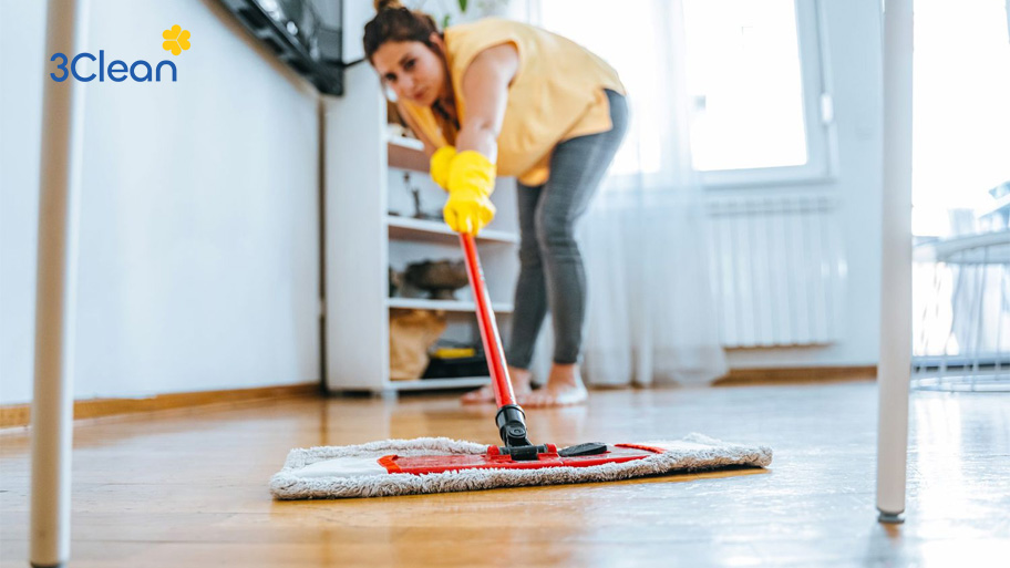 Giẻ lau khô giúp loại bỏ lớp hơi ẩm động lại