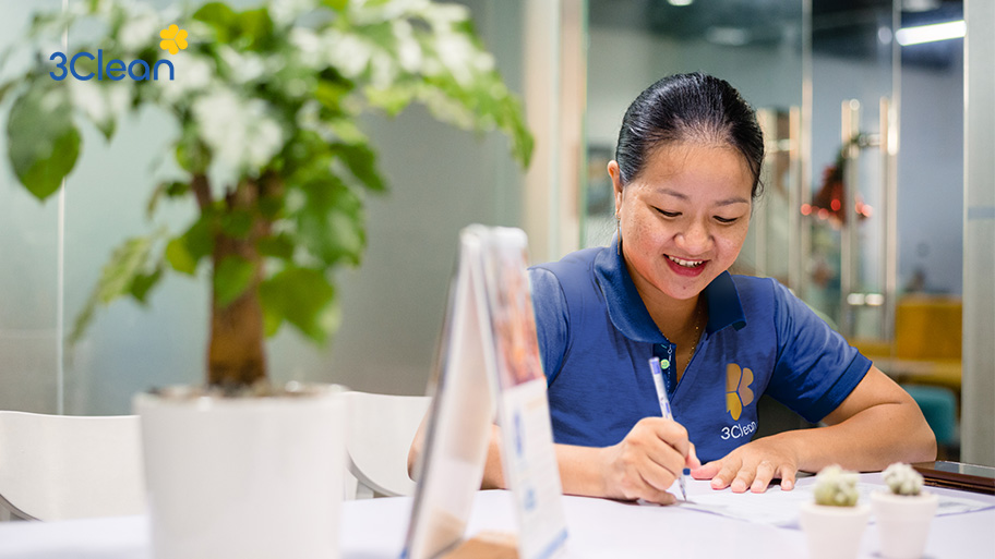 Thưởng Tết cho người giúp việc như thế nào là hợp lý? Thưởng Tết cho người giúp việc theo hợp đồng là một hình thức thưởng phổ biến nhiều gia đình áp dụng