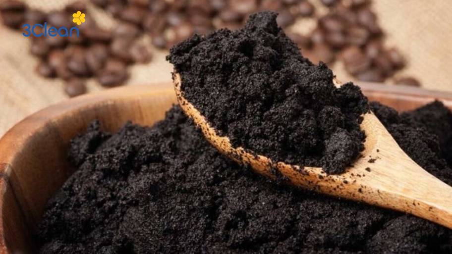 Lưu ngay 7 cách khử mùi nồi chiên không dầu nhanh chóng, hiệu quả Bã cà phê giúp hấp thụ mùi hôi nhanh chóng, mang lại hương thơm dễ chịu và sạch sẽ cho nồi.