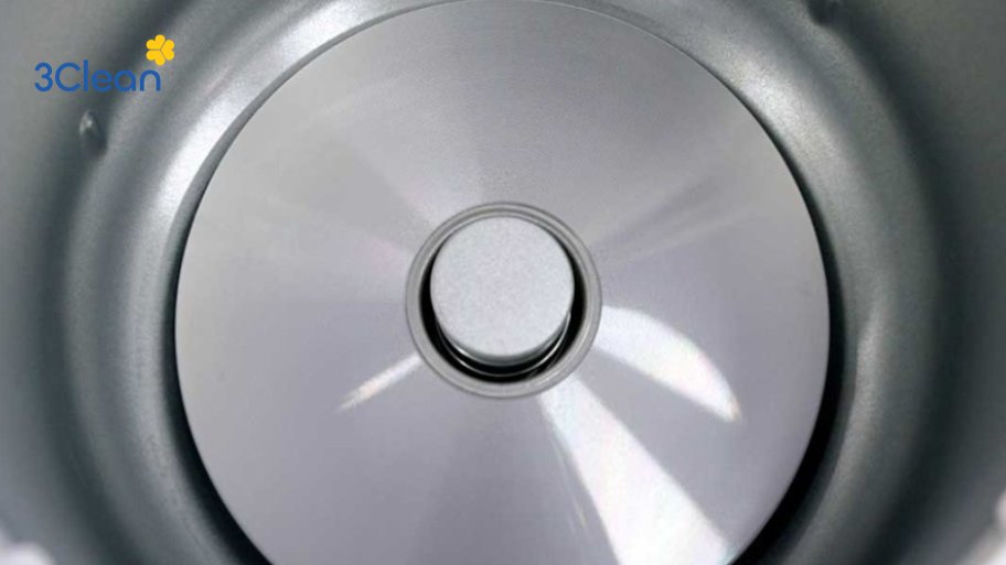 Bước 3: Làm sạch mâm nhiệt nồi cơm điện