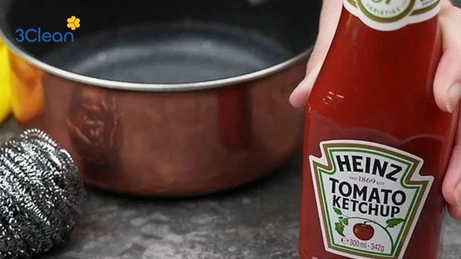 Cách vệ sinh chảo bằng nước sốt cà chua