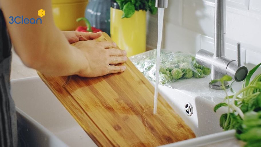 Cách vệ sinh thớt ngay sau khi sử dụng