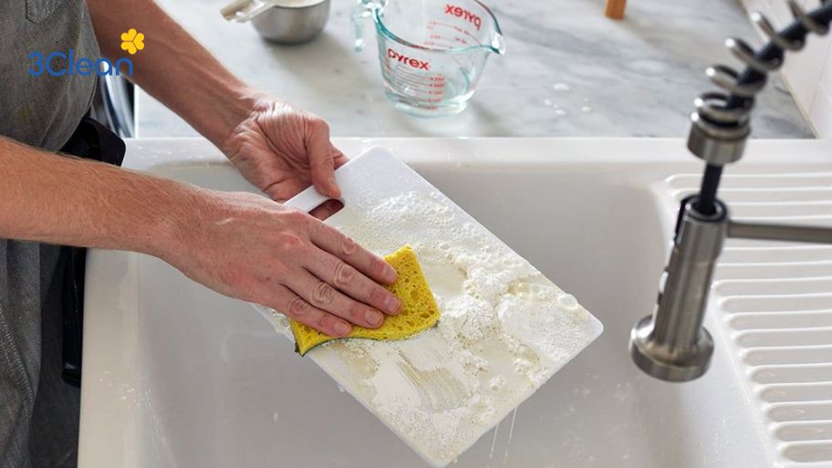 Cách vệ sinh thớt với baking soda