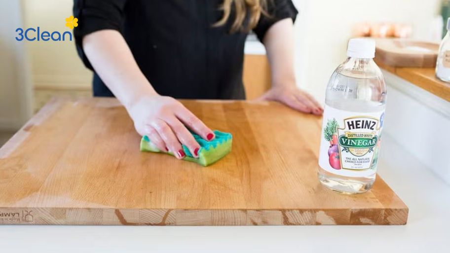 Cách làm sạch thớt dễ dàng với giấm