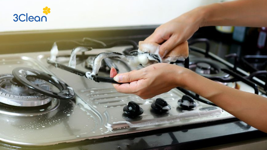 Hướng dẫn cách vệ sinh bếp ga bị lửa đỏ hiệu quả nhanh chóng, an toàn Dị vật mắc kẹt trong ống điều dẫn ga, làm cản trở dòng khí đốt.