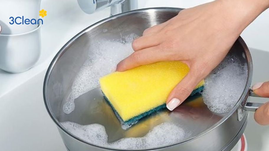 Cách làm sạch chảo inox bằng nước rửa chén bát