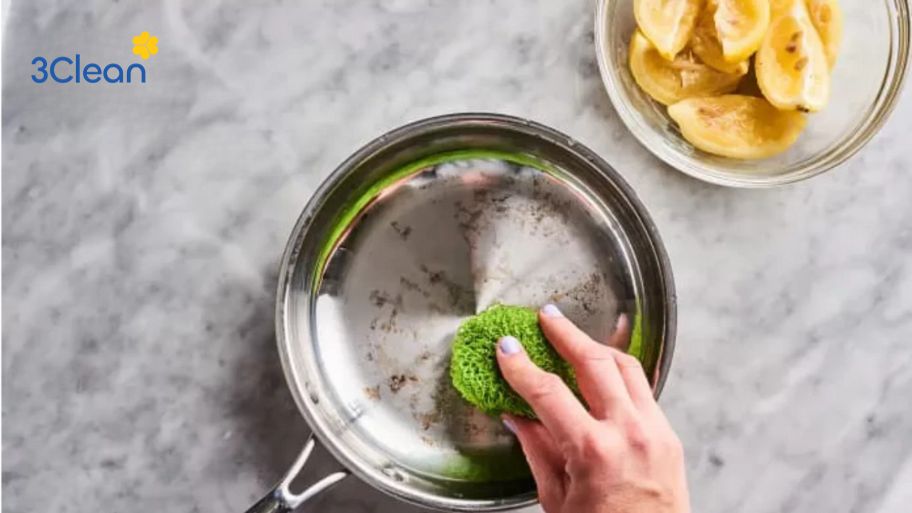 Cách làm sạch đáy xoong nồi bằng chanh tươi