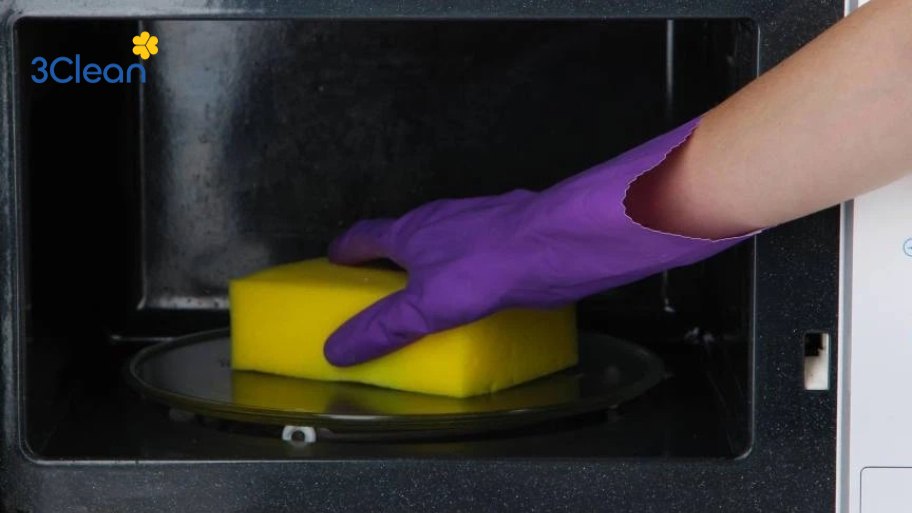 Cách vệ sinh lò vi sóng bằng giấm giúp loại bỏ vết bẩn, mùi hôi Cách vệ sinh lò vi sóng với giấm và baking soda