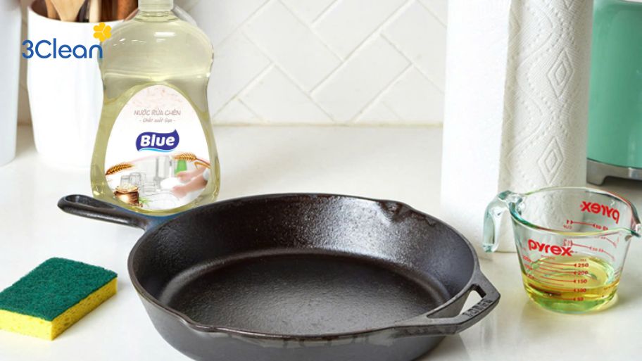 Có nên dùng nước rửa bát vệ sinh chảo gang không?