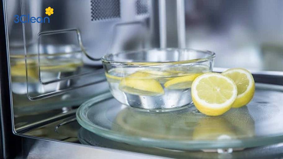 Bỏ túi 7 cách vệ sinh lò nướng đơn giản, đúng cách Chanh giúp làm sạch lò nướng hiệu quả, an toàn, đồng thời mang lại hương thơm dễ chịu.