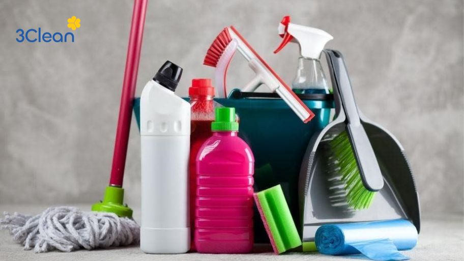 Dụng cụ để cọ hoặc lau chùi khi dọn nhà đón Tết