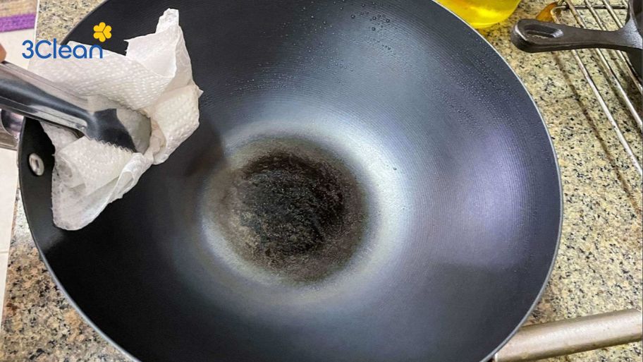 Dụng cụ vệ sinh chảo thép thông thường