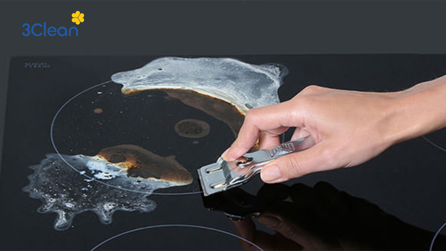 Tìm hiểu ngay 4 cách vệ sinh mặt bếp từ bị cháy đúng cách, sáng bóng Dao cạo chuyên dụng sẽ giúp cạo đi các vết cháy khét trên bếp từ