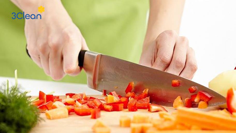 Sử dụng dao đúng công dụng – giúp dao bền hơn và an toàn khi nấu nướng.