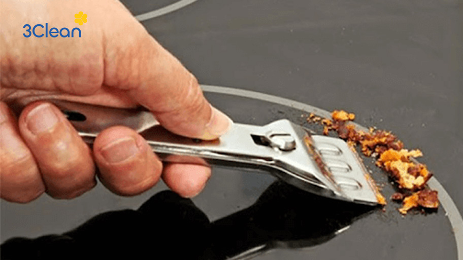 Mách bạn 8 cách vệ sinh bếp từ sạch sẽ, sáng bóng Dao vệ sinh bếp từ sẽ giúp lấy đi vết bẩn cứng đầu