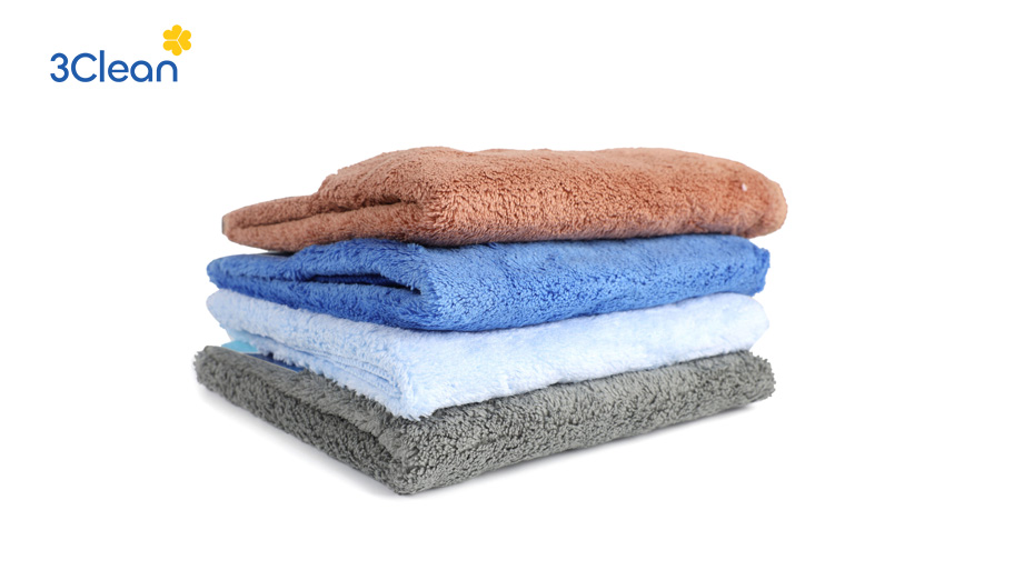 Cách vệ sinh lò vi sóng bằng chanh đơn giản tại nhà Sử dụng khăn mềm để dọn lò vi sóng