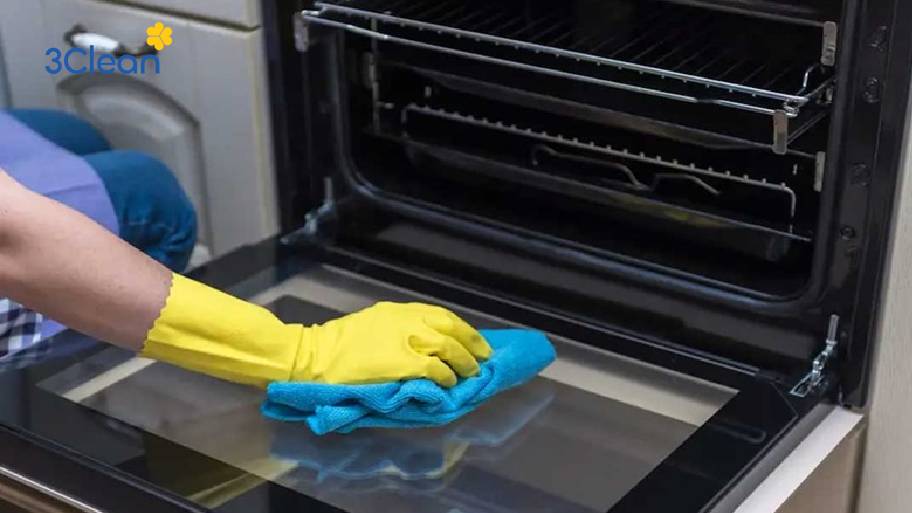 Bỏ túi 7 cách vệ sinh lò nướng đơn giản, đúng cách Nước tẩy rửa chuyên dụng cho lò nướng là giải pháp mạnh mẽ giúp làm sạch sâu, tiết kiệm thời gian.