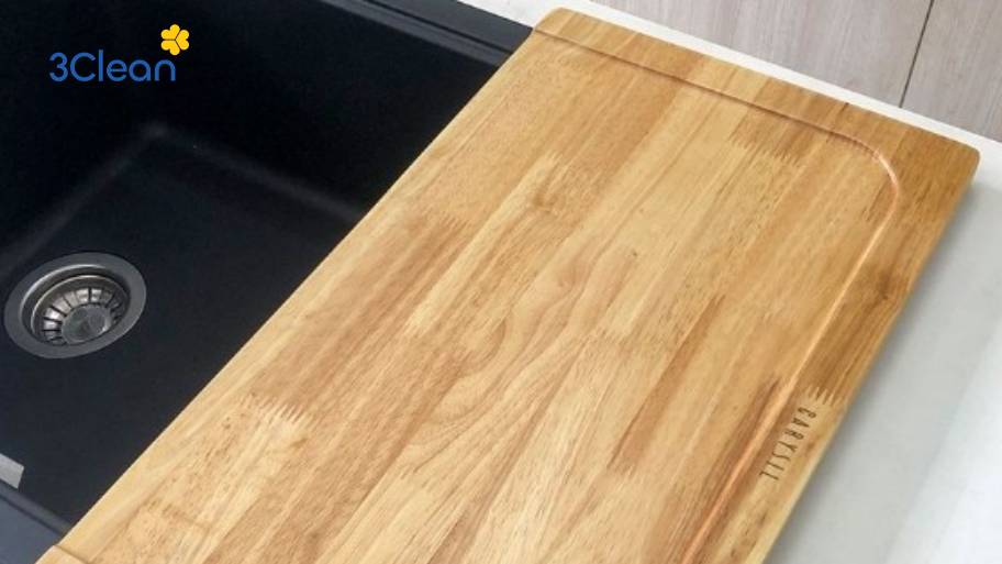 Máy rửa bát không phù hợp để vệ sinh thớt gỗ.