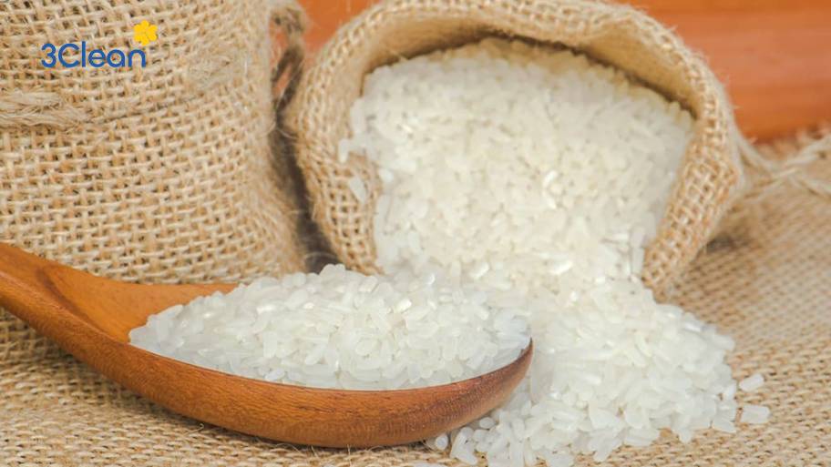 Hướng dẫn cách vệ sinh ly nhựa hiệu quả, sạch như mới Khử mùi bằng gạo hoặc hạt cà phê là mẹo dân gian mà ít người biết tới.