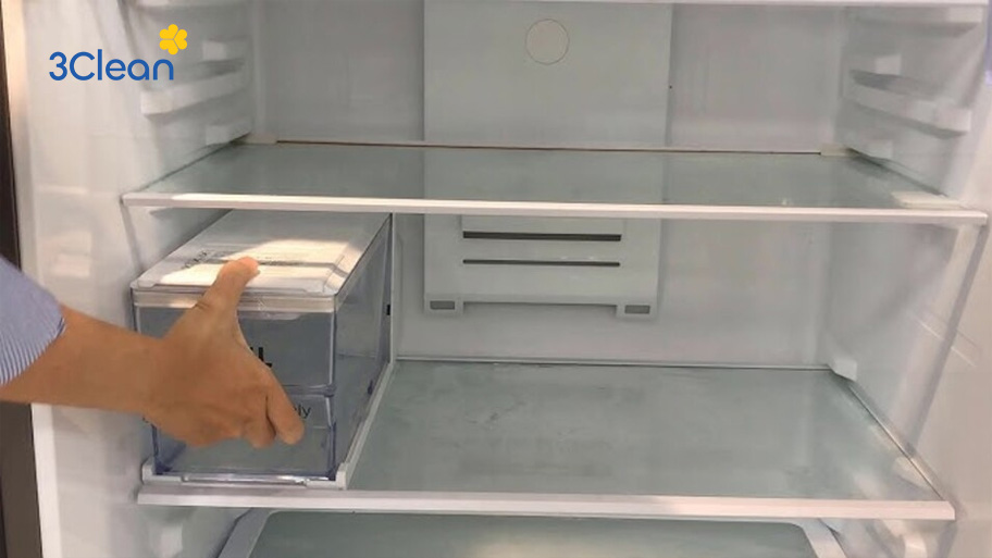 Sau khi vệ sinh xong thì tiến hành sắp xếp lại các kệ theo vị trí ban đầu