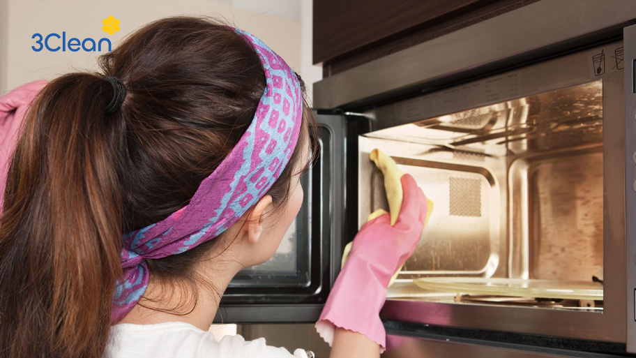 Tìm hiểu ngay cách vệ sinh lò vi sóng bị ố vàng hiệu quả, sáng bóng Vệ sinh định kỳ lò vi sóng để tránh vết ố vàng và rỉ sét