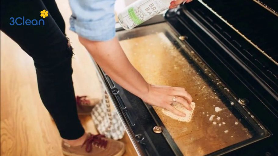 Bỏ túi ngay 2 cách vệ sinh cửa kính lò nướng sạch sẽ, sáng bóng Nên làm sạch cửa kính lò nướng như thế nào?