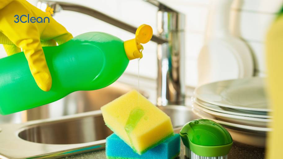 Hướng dẫn cách rửa chén bát hiệu quả và nhanh chóng tại nhà Pha dung dịch rửa chén theo tỷ lệ chuẩn để dễ dàng tạo bọt.