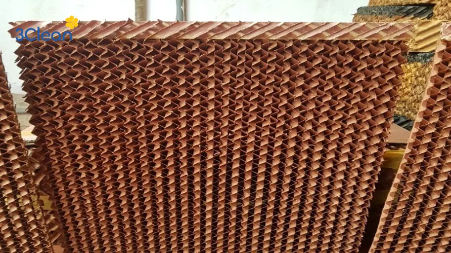 Tấm làm mát bám cặn canxi và nấm mốc cứng đầu sau khi vệ sinh