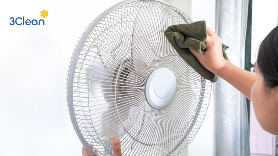 Thời gian vệ sinh quạt đứng định kỳ là bao lâu?