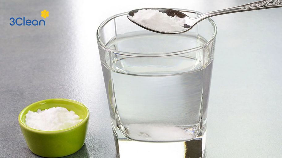 Vệ sinh nồi chiên không dầu bằng baking soda trộn với nước