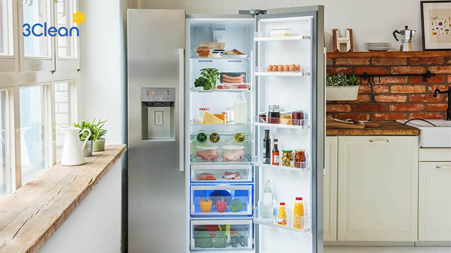 Sắp xếp lại khay và cắm điện tủ lạnh lại