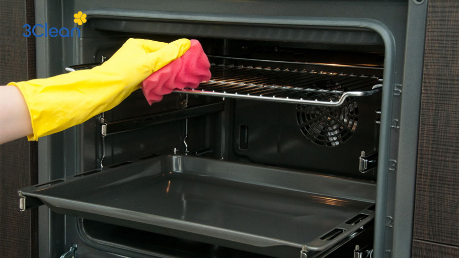 Tiết lộ 9 mẹo vệ sinh nhà bếp sạch bóng, gọn gàng Vệ sinh thiết bị nhà bếp để loại bỏ dầu mỡ tích tụ lâu ngày