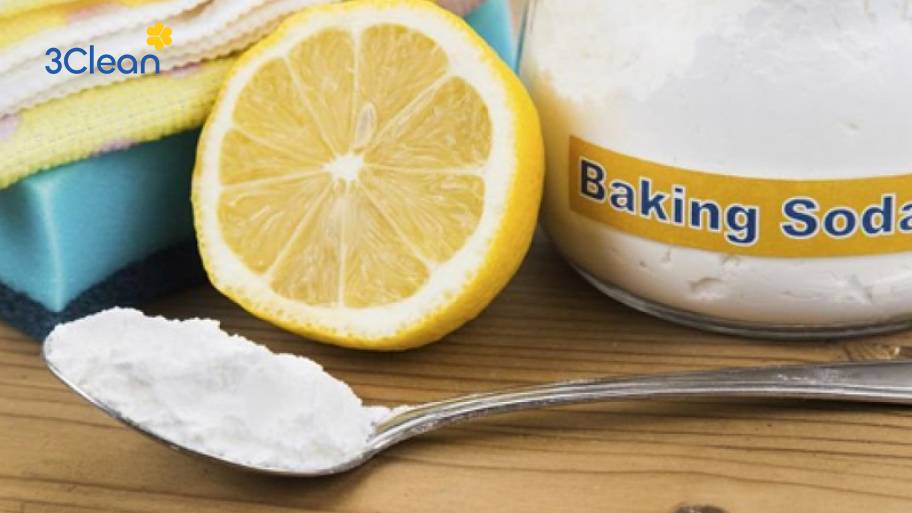 Vệ sinh đầu vòi rửa bát bằng baking soda và chanh giúp đánh bay cặn bẩn, khử mùi hiệu quả.