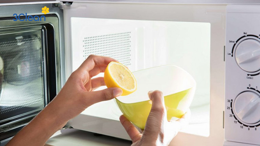 Cách vệ sinh lò vi sóng bằng chanh đơn giản tại nhà Nên vệ sinh định kỳ lò vi sóng để giữ lò luôn sạch