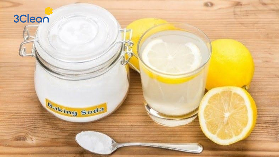 Baking soda và chanh sẽ giúp khử đi các vết bẩn cứng đầu