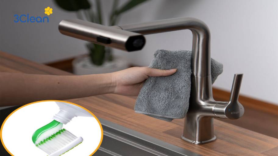 Vệ sinh vòi rửa bát bằng kem đánh răng giúp đánh bay vết bẩn, giữ vòi sáng bóng như mới.