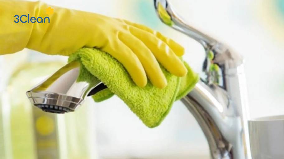 Vệ sinh đầu vòi rửa bát giúp loại bỏ cặn bẩn, vi khuẩn và giữ nước luôn sạch.